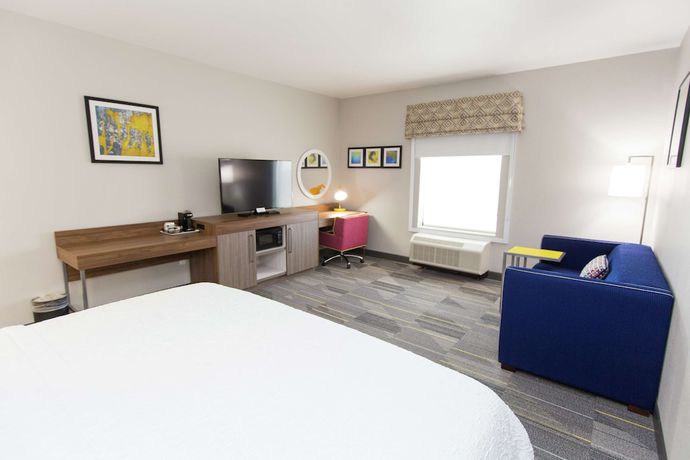 Imagen de la habitación del Hotel Hampton Inn Mustang. Foto 8