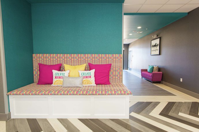 Imagen de los interiores del Hotel Hampton Inn Mustang. Foto 18