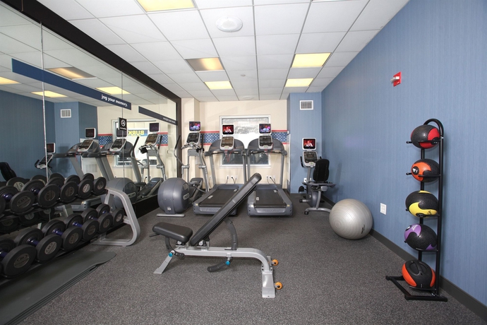 Imagen de los interiores del Hotel Hampton Inn NY-JFK. Foto 11