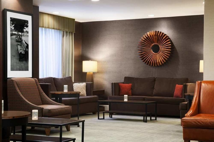 Imagen de los interiores del Hotel Hampton Inn NY-JFK. Foto 15
