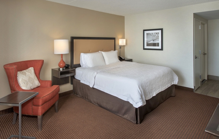 Imagen de la habitación del Hotel Hampton Inn NY-JFK. Foto 9