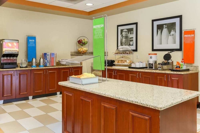Imagen del bar/restaurante del Hotel Hampton Inn Nanuet. Foto 3