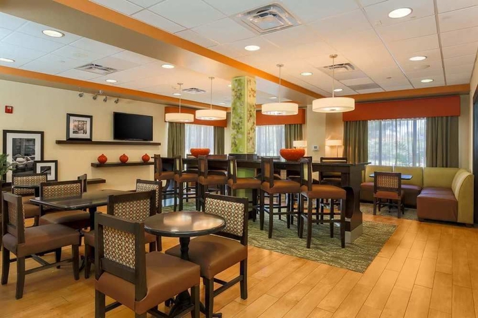 Imagen del bar/restaurante del Hotel Hampton Inn Nanuet. Foto 4