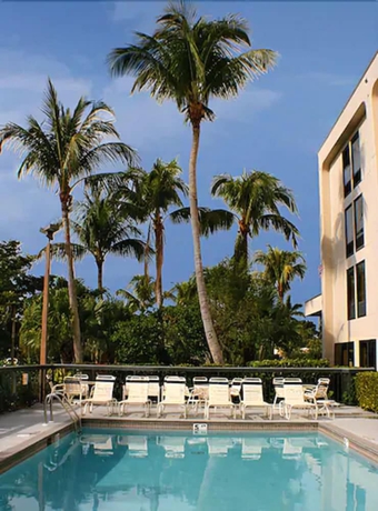 Imagen de la piscina del Hotel Hampton Inn Naples Central. Foto 18