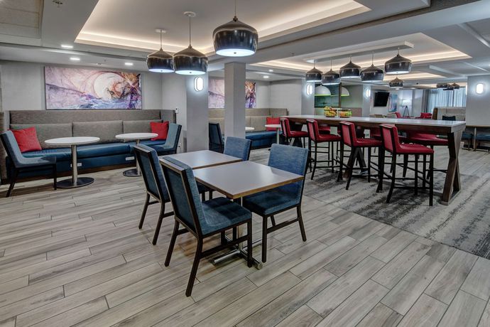 Imagen de los interiores del Hotel Hampton Inn New Albany Louisville West. Foto 18