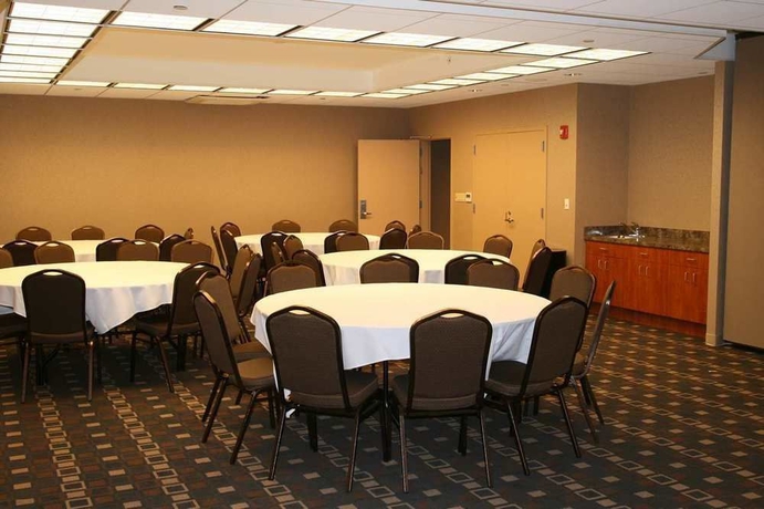 Imagen de los interiores del Hotel Hampton Inn New York LaGuardia Airport. Foto 8