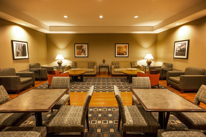 Imagen de los interiores del Hotel Hampton Inn New York LaGuardia Airport. Foto 10
