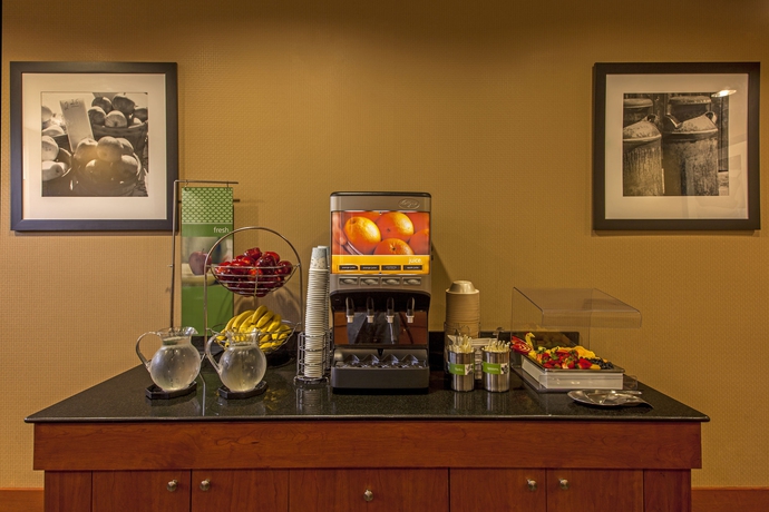 Imagen del bar/restaurante del Hotel Hampton Inn New York LaGuardia Airport. Foto 2