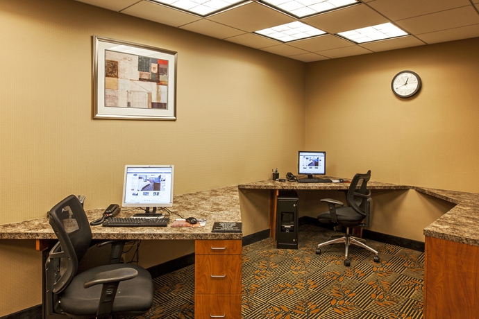 Imagen de los interiores del Hotel Hampton Inn New York LaGuardia Airport. Foto 12