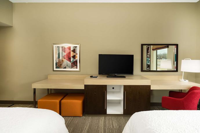 Imagen de la habitación del Hotel Hampton Inn Newport. Foto 2