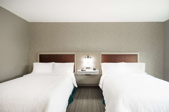 Imagen de la habitación del Hotel Hampton Inn Newport. Foto 3