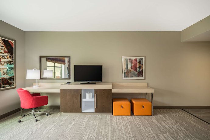Imagen de la habitación del Hotel Hampton Inn Newport. Foto 14