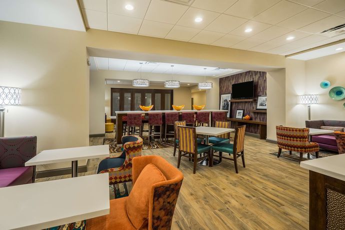 Imagen de los interiores del Hotel Hampton Inn Newport. Foto 20