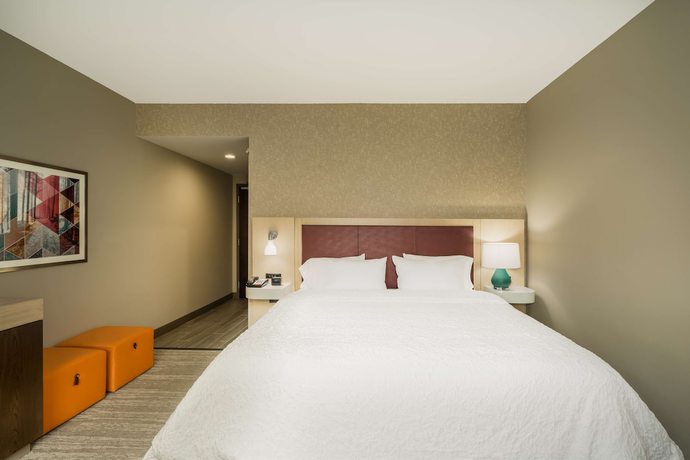 Imagen de la habitación del Hotel Hampton Inn Newport. Foto 17
