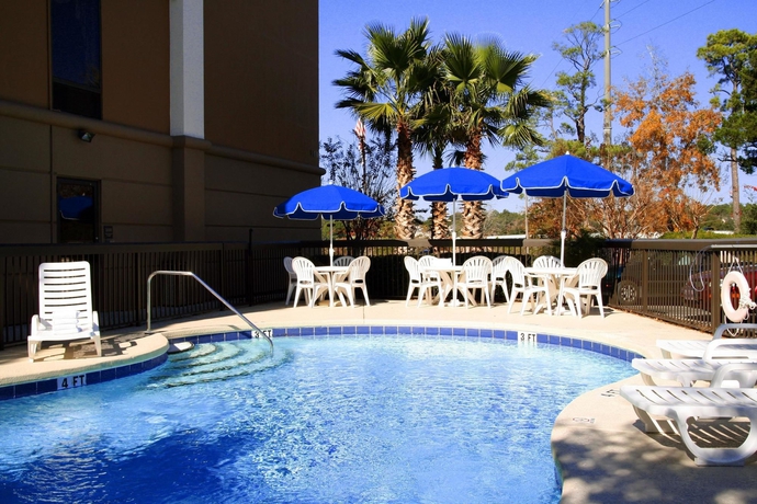 Imagen de la piscina del Hotel Hampton Inn Niceville - Eglin Air Force Base. Foto 15