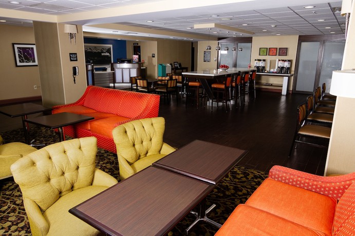 Imagen de los interiores del Hotel Hampton Inn Norco-Corona-Eastvale. Foto 17