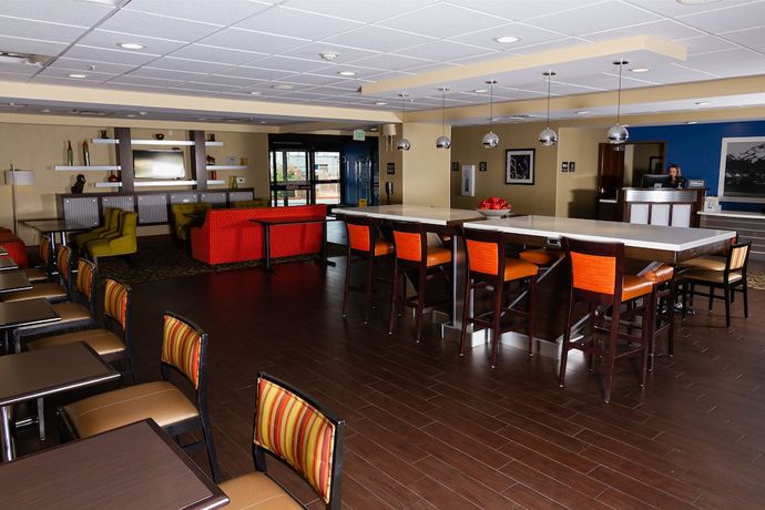 Imagen de los interiores del Hotel Hampton Inn Norco-Corona-Eastvale. Foto 19