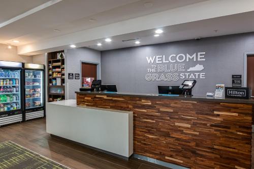 Imagen de los interiores del Hotel Hampton Inn Oak Grove Fort Campbell. Foto 6
