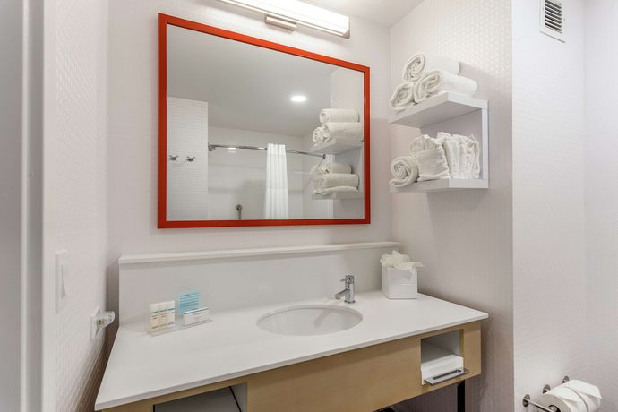 Imagen de la habitación del Hotel Hampton Inn Oakland Downtown-City Center. Foto 13