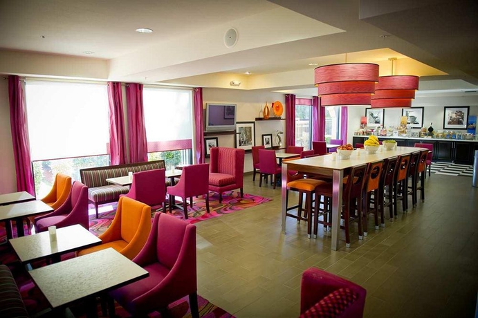 Imagen del bar/restaurante del Hotel Hampton Inn Oakland-hayward. Foto 3