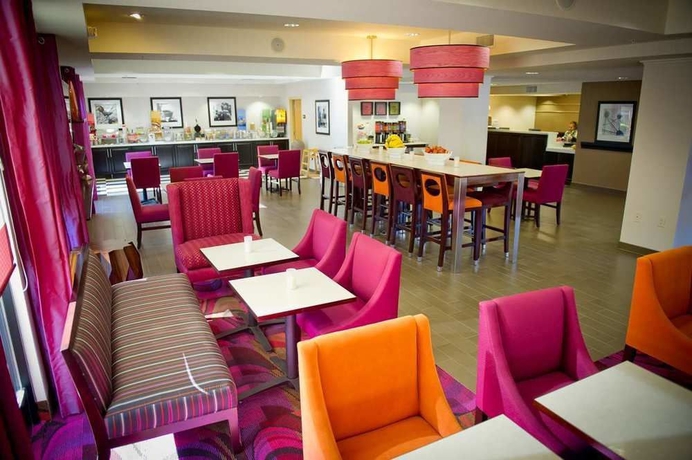 Imagen de los interiores del Hotel Hampton Inn Oakland-hayward. Foto 14