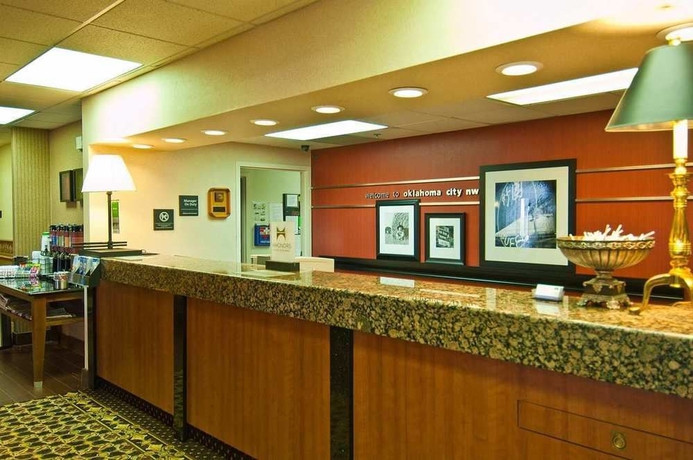 Imagen de los interiores del Hotel Hampton Inn Oklahoma City Northwest. Foto 12
