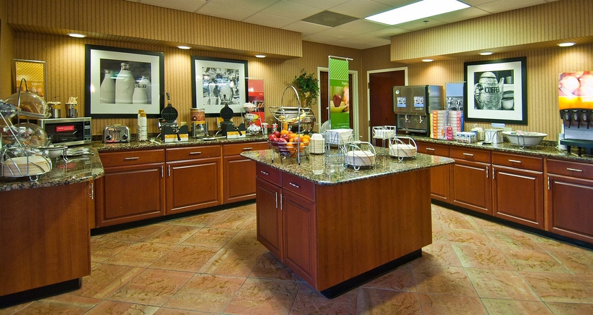 Imagen del bar/restaurante del Hotel Hampton Inn Oklahoma City Northwest. Foto 4