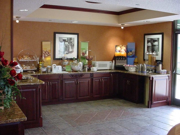 Imagen del bar/restaurante del Hotel Hampton Inn Orlando-maingate South. Foto 4