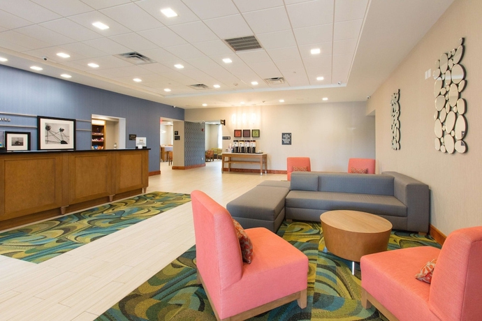 Imagen de los interiores del Hotel Hampton Inn Palatka. Foto 17