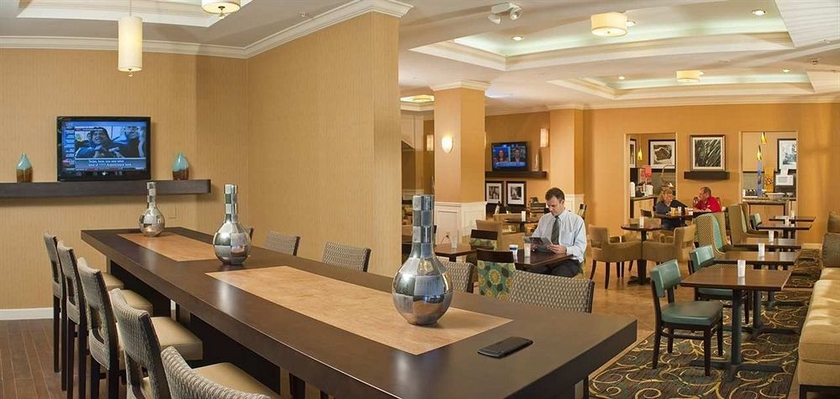 Imagen del bar/restaurante del Hotel Hampton Inn Palm Beach Gardens. Foto 7