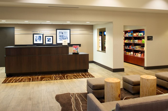 Imagen de los interiores del Hotel Hampton Inn Parsippany. Foto 16