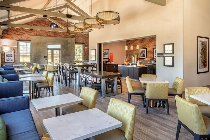 Imagen del bar/restaurante del Hotel Hampton Inn Petaluma, Ca. Foto 5