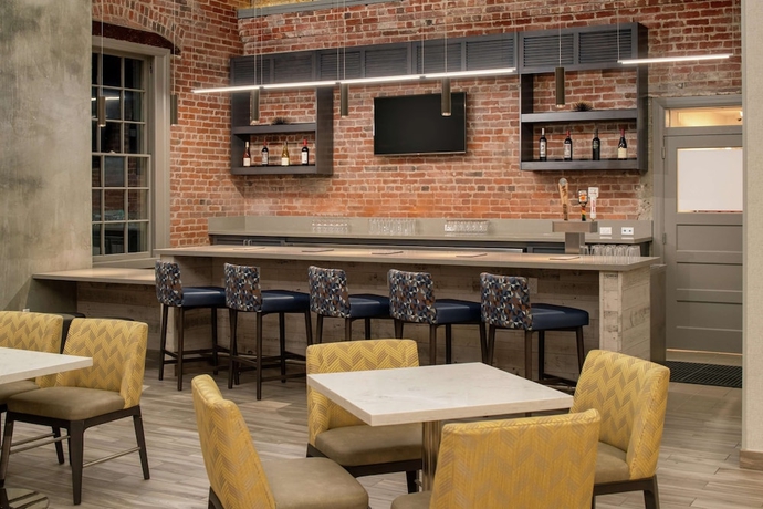 Imagen del bar/restaurante del Hotel Hampton Inn Petaluma, Ca. Foto 6