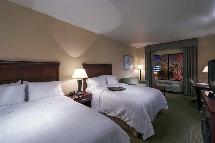 Imagen de la habitación del Hotel Hampton Inn Phoenix-airport North. Foto 6