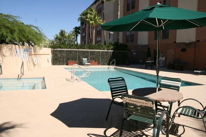 Imagen de la piscina del Hotel Hampton Inn Phoenix/glendale/peoria. Foto 12