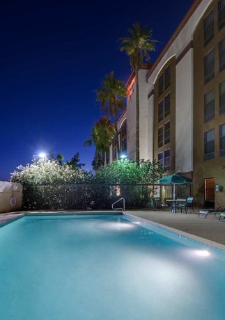 Imagen de la piscina del Hotel Hampton Inn Phoenix/glendale/peoria. Foto 13