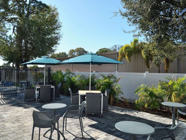 Imagen de los exteriores del Hotel Hampton Inn Pinellas Park St. Petersburg, FL. Foto 9