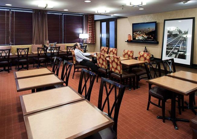 Imagen de los interiores del Hotel Hampton Inn Pittsburgh University/medical Center. Foto 12