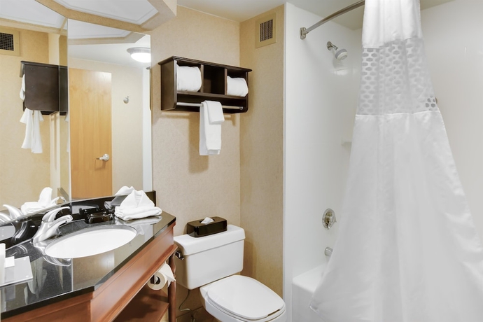 Imagen de la habitación del Hotel Hampton Inn Pittsburgh-airport. Foto 8