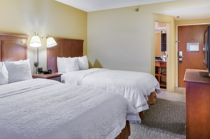 Imagen de la habitación del Hotel Hampton Inn Pittsburgh-airport. Foto 9