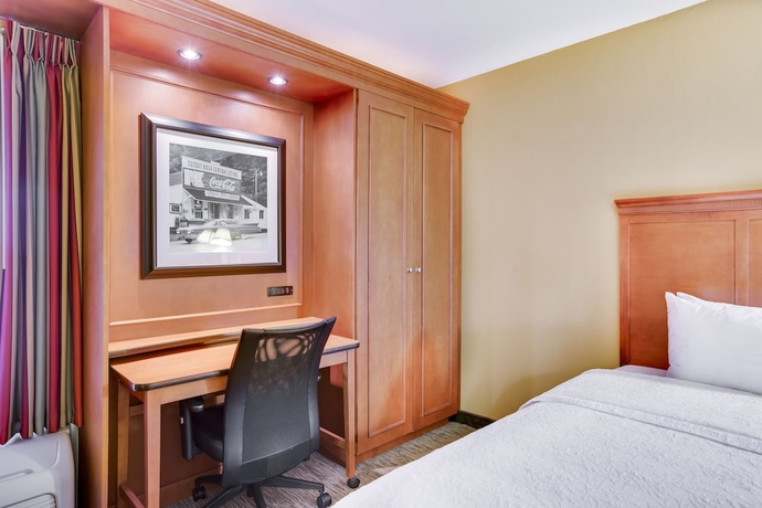 Imagen de la habitación del Hotel Hampton Inn Pittsburgh-airport. Foto 10