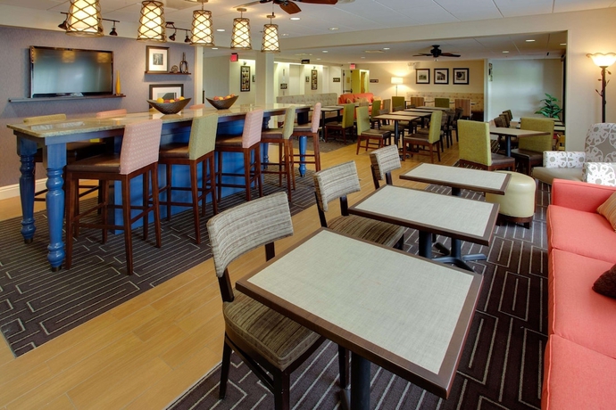 Imagen de los interiores del Hotel Hampton Inn Pittsburgh-airport. Foto 18