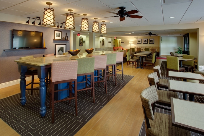 Imagen de los interiores del Hotel Hampton Inn Pittsburgh-airport. Foto 19