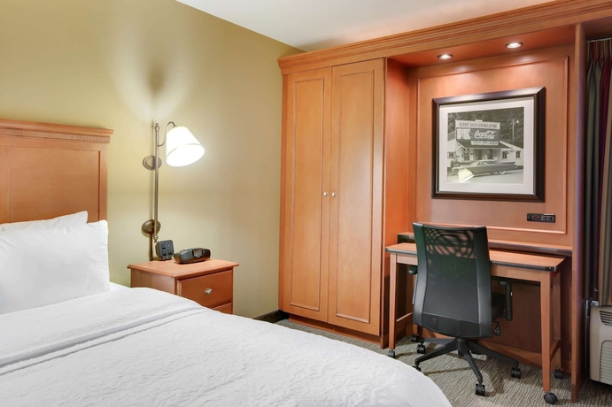 Imagen de la habitación del Hotel Hampton Inn Pittsburgh-airport. Foto 14