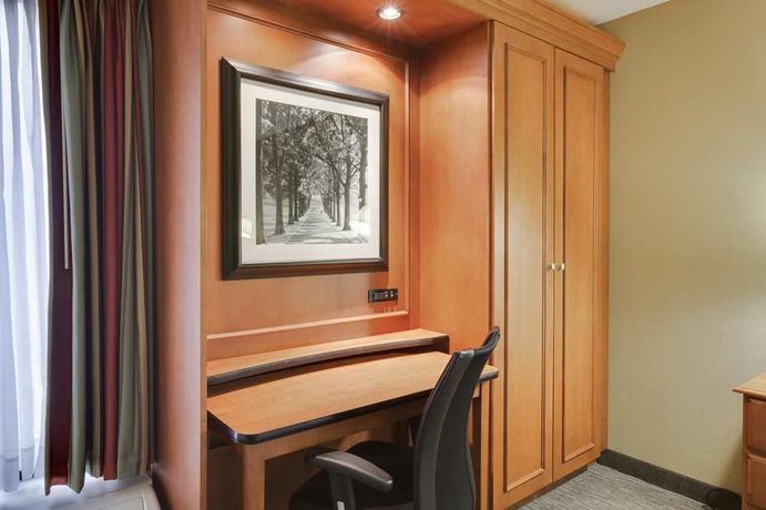 Imagen de los interiores del Hotel Hampton Inn Pittsburgh/greentree. Foto 15