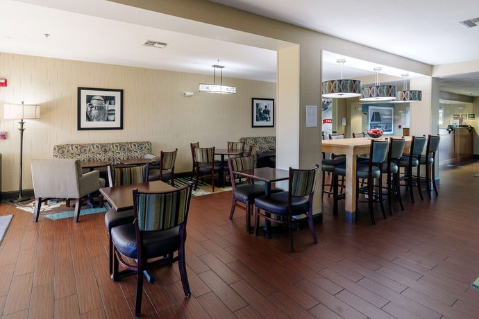 Imagen de los interiores del Hotel Hampton Inn Port Charlotte. Foto 20