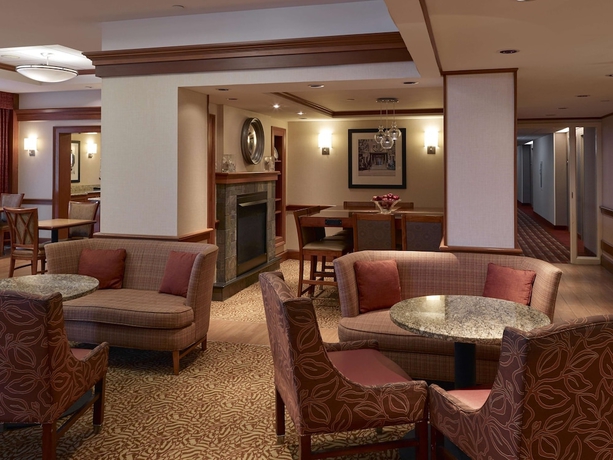 Imagen de los interiores del Hotel Hampton Inn Portland Airport. Foto 14
