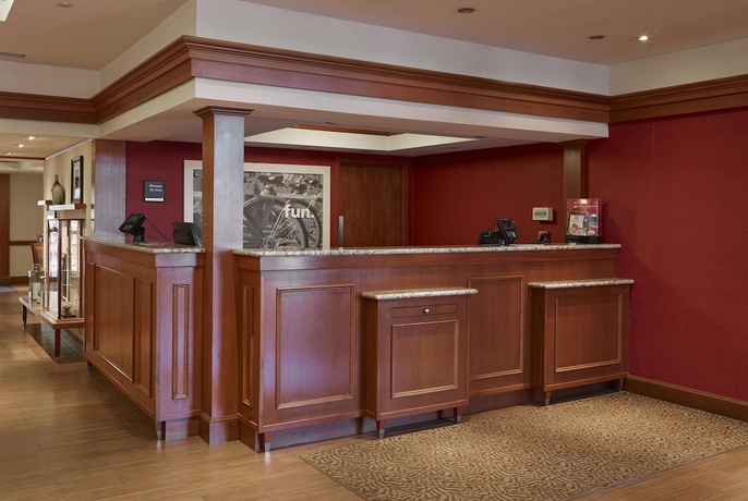 Imagen de los interiores del Hotel Hampton Inn Portland Airport. Foto 15