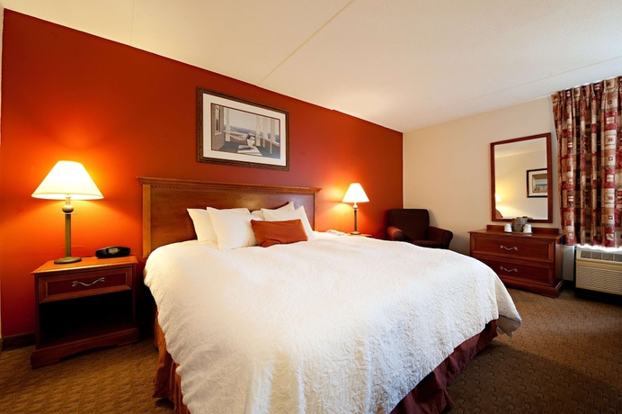 Imagen de la habitación del Hotel Hampton Inn Portland Airport. Foto 11