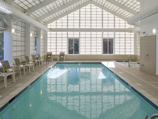 Imagen de la piscina del Hotel Hampton Inn Portland Airport. Foto 18